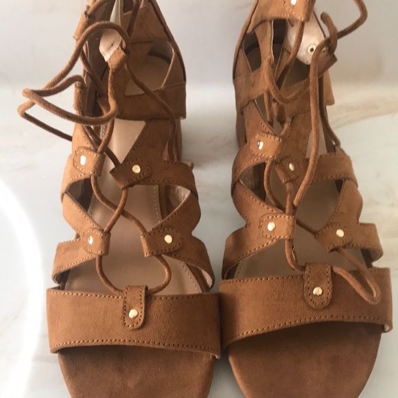 Cute lace up stack heel - Picture 2 of 4